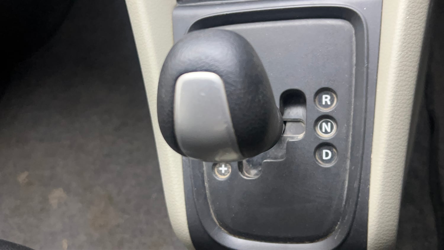 Used 2017 Maruti Suzuki Celerio ZXi AMT Petrol Automatic interior GEAR  KNOB VIEW