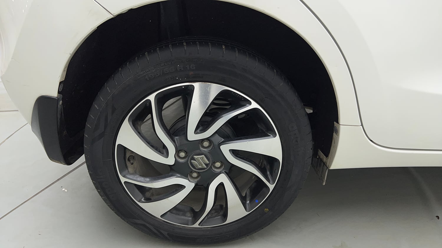Used 2021 Maruti Suzuki Baleno Zeta Petrol Manual tyres RIGHT REAR TYRE RIM VIEW