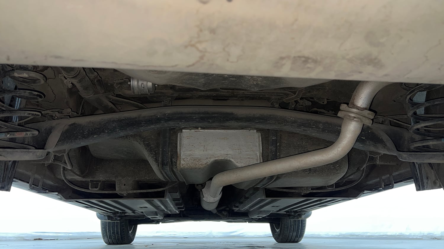 Used 2020 Toyota Urban Cruiser Premium Grade AT Dual Tone Petrol Automatic extra REAR UNDERBODY VIEW (TAKEN FROM REAR)