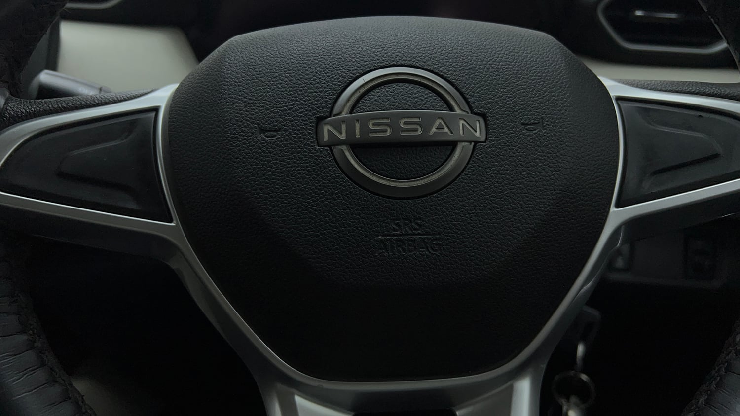Used 2023 Nissan Magnite XE Petrol Manual top_features Airbags