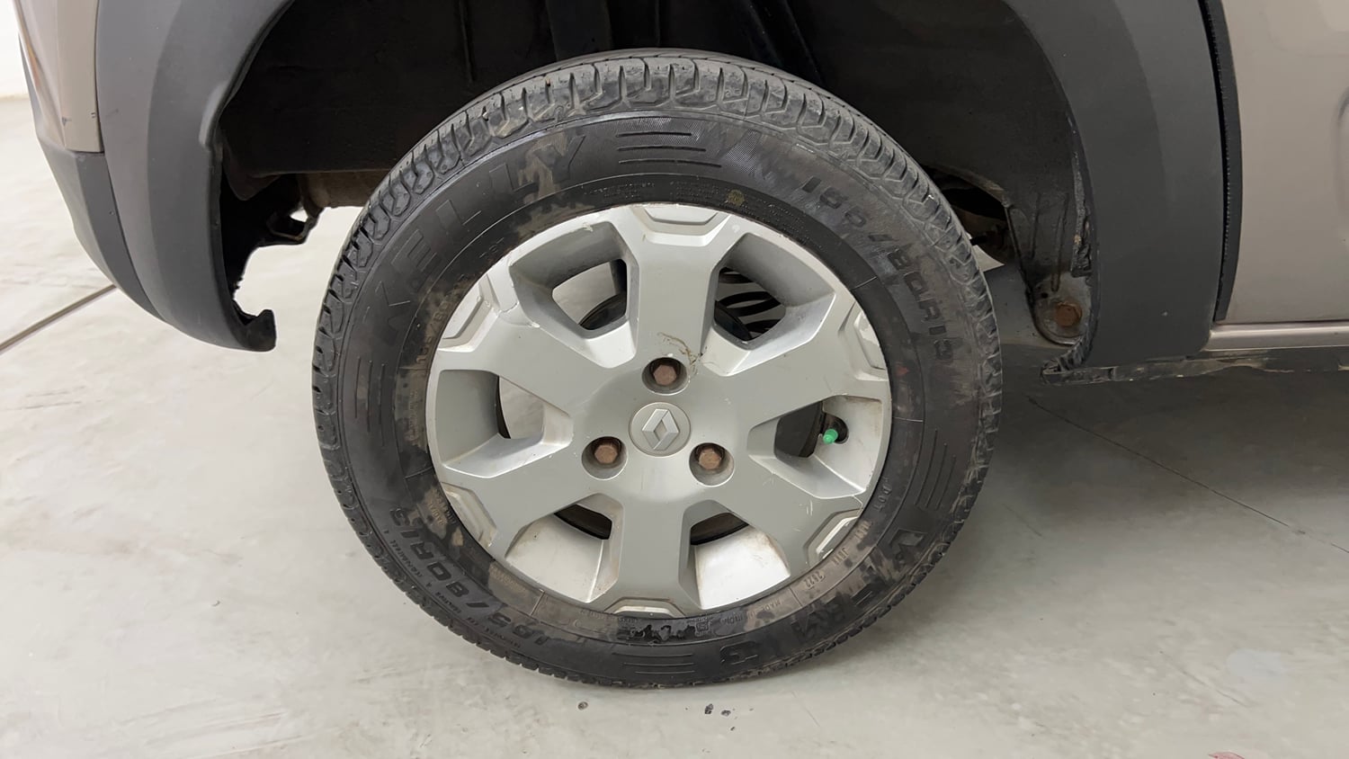 Used 2017 Renault Kwid CLIMBER 1.0 Petrol Manual tyres RIGHT REAR TYRE RIM VIEW