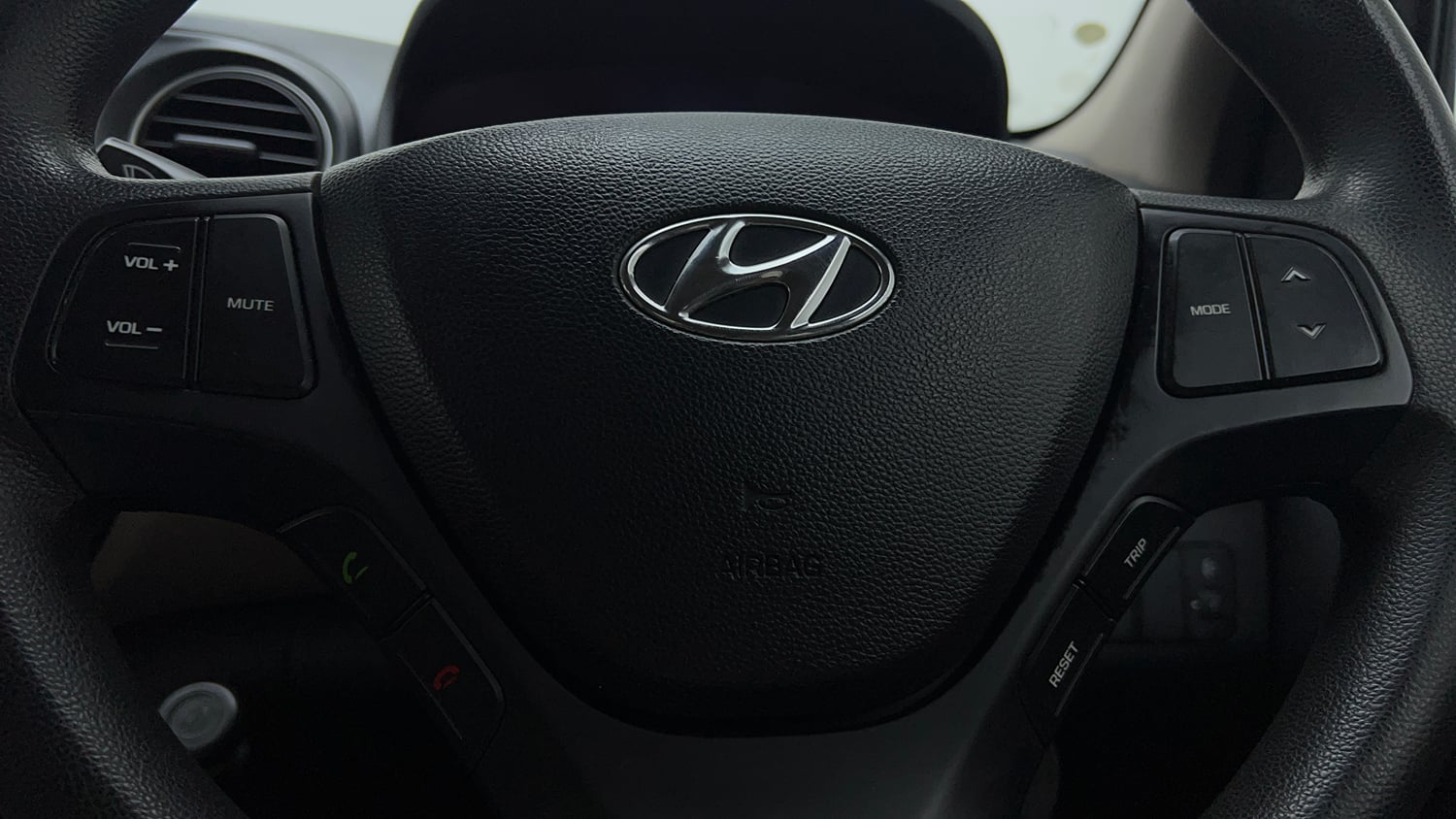 Used 2016 Hyundai Grand i10 Sportz 1.2 Kappa VTVT Petrol Manual top_features Airbags