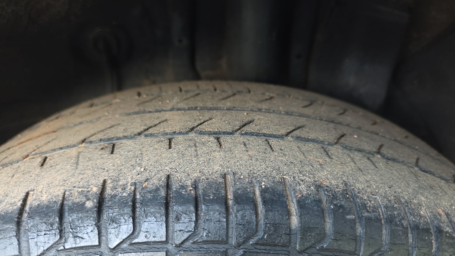 Used 2015 Hyundai Elite i20 Sportz 1.2 (O) Petrol Manual tyres LEFT REAR TYRE TREAD VIEW