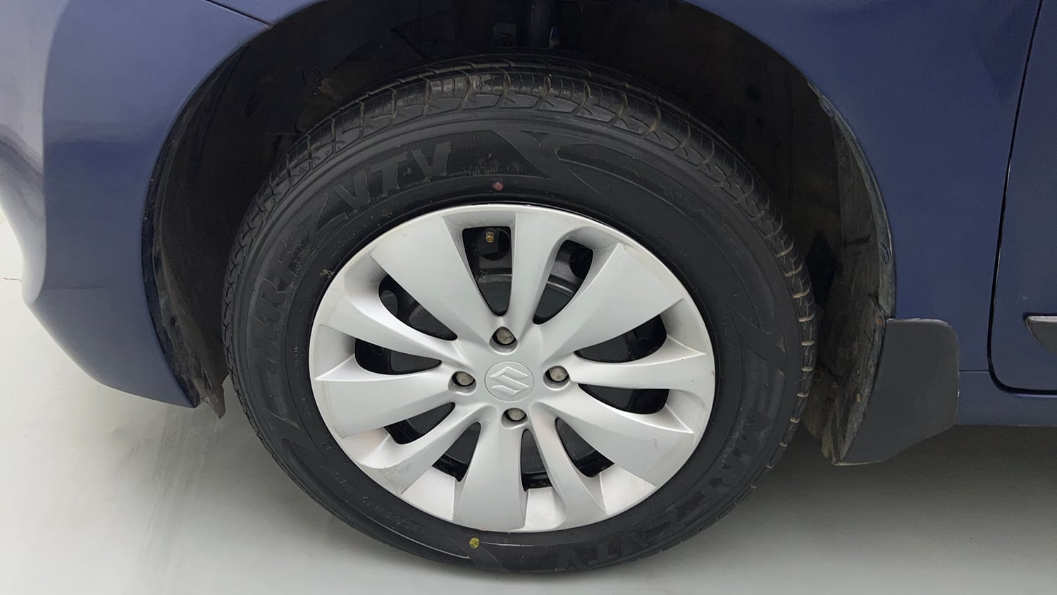 Used 2018 Maruti Suzuki Baleno Delta 1.2 Petrol Manual tyres LEFT FRONT TYRE RIM VIEW