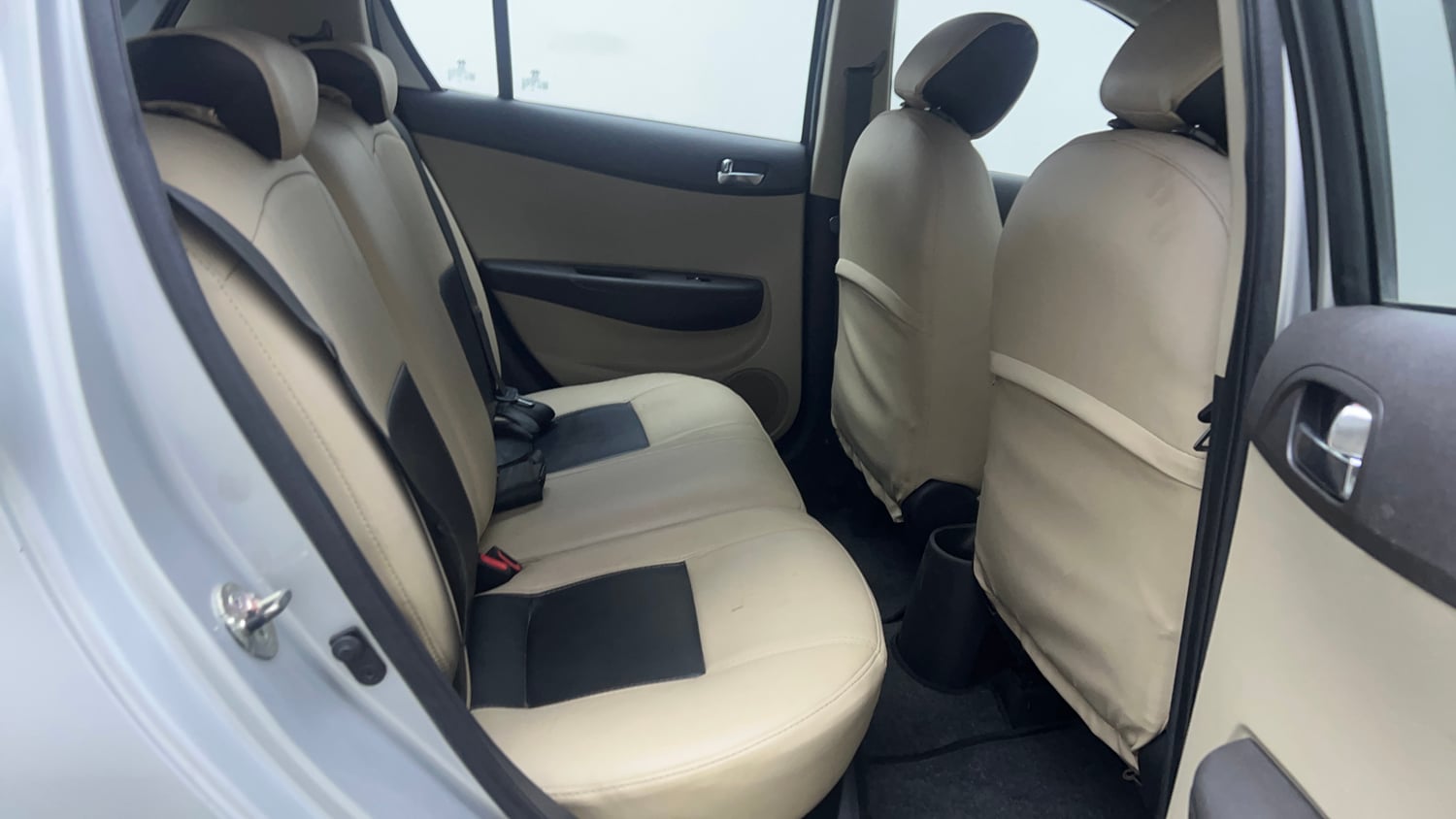 Used 2014 Hyundai i20 Sportz 1.2 Petrol Manual interior RIGHT SIDE REAR DOOR CABIN VIEW