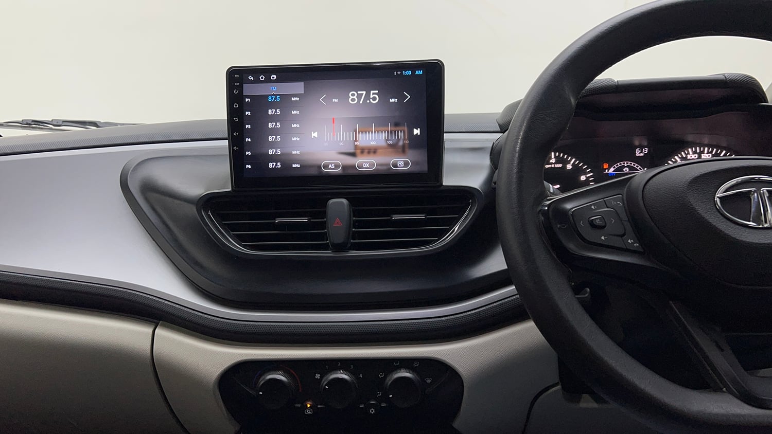 Used 2022 Tata Altroz XE Petrol Petrol Manual interior MUSIC SYSTEM & AC CONTROL VIEW
