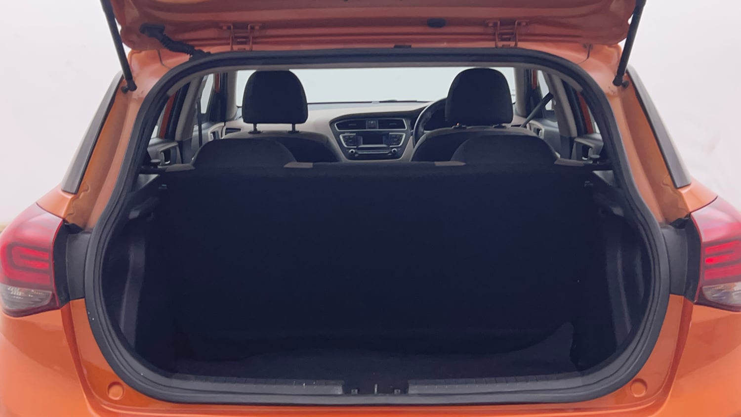 Used 2020 Hyundai Elite i20 Magna Plus 1.2 Petrol Manual interior DICKY INSIDE VIEW