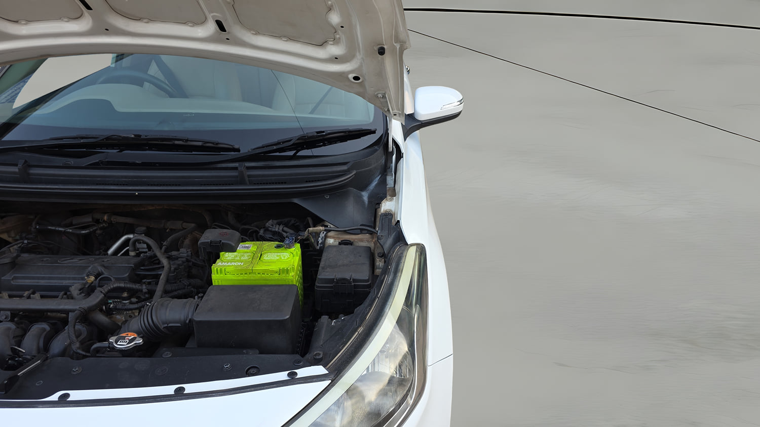 Used 2015 Hyundai Elite i20 Sportz 1.2 (O) Petrol Manual engine ENGINE LEFT SIDE HINGE & APRON VIEW