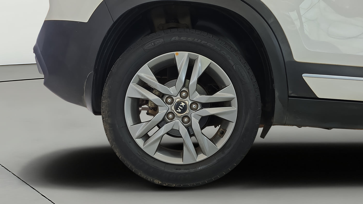 Used 2020 Kia Seltos HTX IVT 1.5 Petrol Automatic tyres RIGHT REAR TYRE RIM VIEW