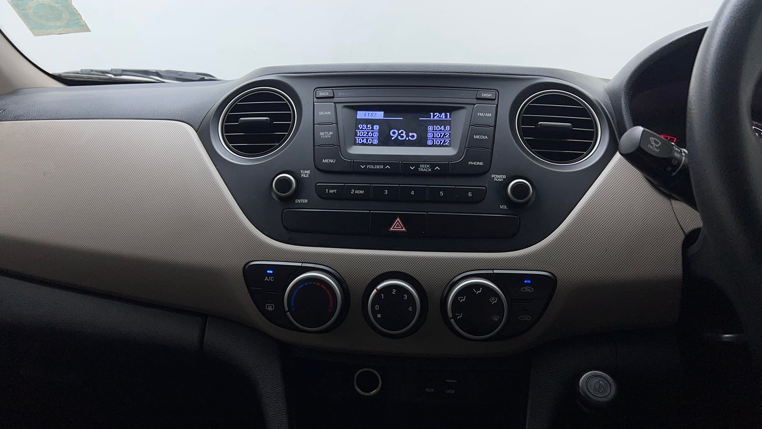 Used 2016 Hyundai Grand i10 Sportz 1.2 Kappa VTVT Petrol Manual top_features Integrated (in-dash) music system