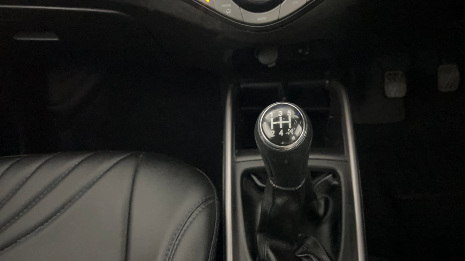 Used 2021 Maruti Suzuki Baleno Delta Petrol Manual interior GEAR  KNOB VIEW