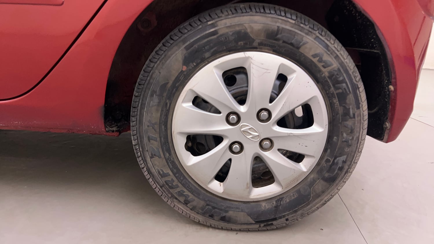 Used 2012 Hyundai i10 Sportz 1.2 Kappa2 Petrol Manual tyres LEFT REAR TYRE RIM VIEW