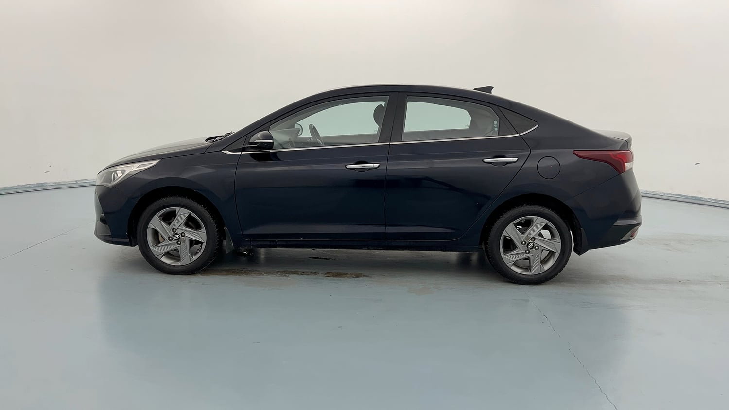 Used 2022 Hyundai Verna SX 1.5 MPi Petrol Manual exterior LEFT SIDE VIEW