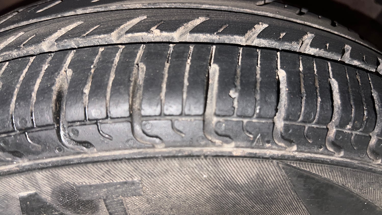 Used 2012 Hyundai i10 Sportz 1.2 Kappa2 Petrol Manual tyres RIGHT FRONT TYRE TREAD VIEW
