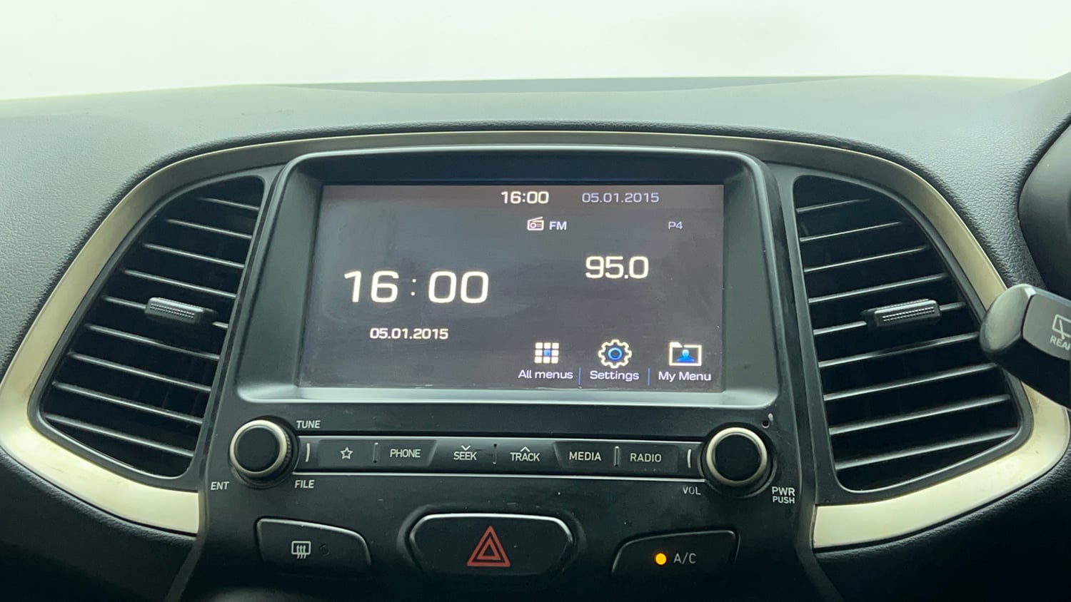Used 2020 Hyundai Santro Asta Petrol Manual top_features Touch screen infotainment system