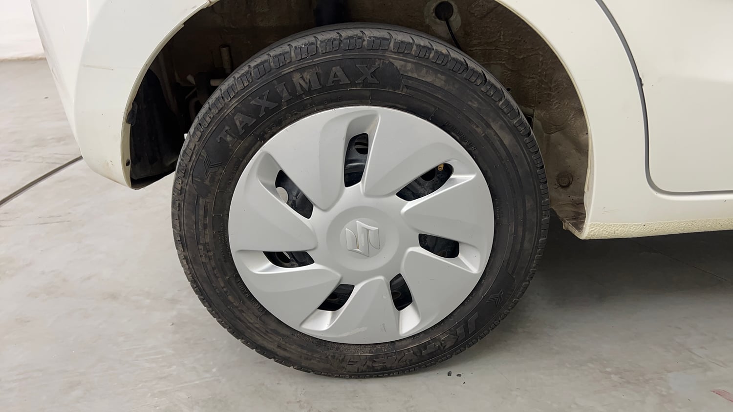 Used 2016 Maruti Suzuki Celerio ZXi AMT Petrol Automatic tyres RIGHT REAR TYRE RIM VIEW
