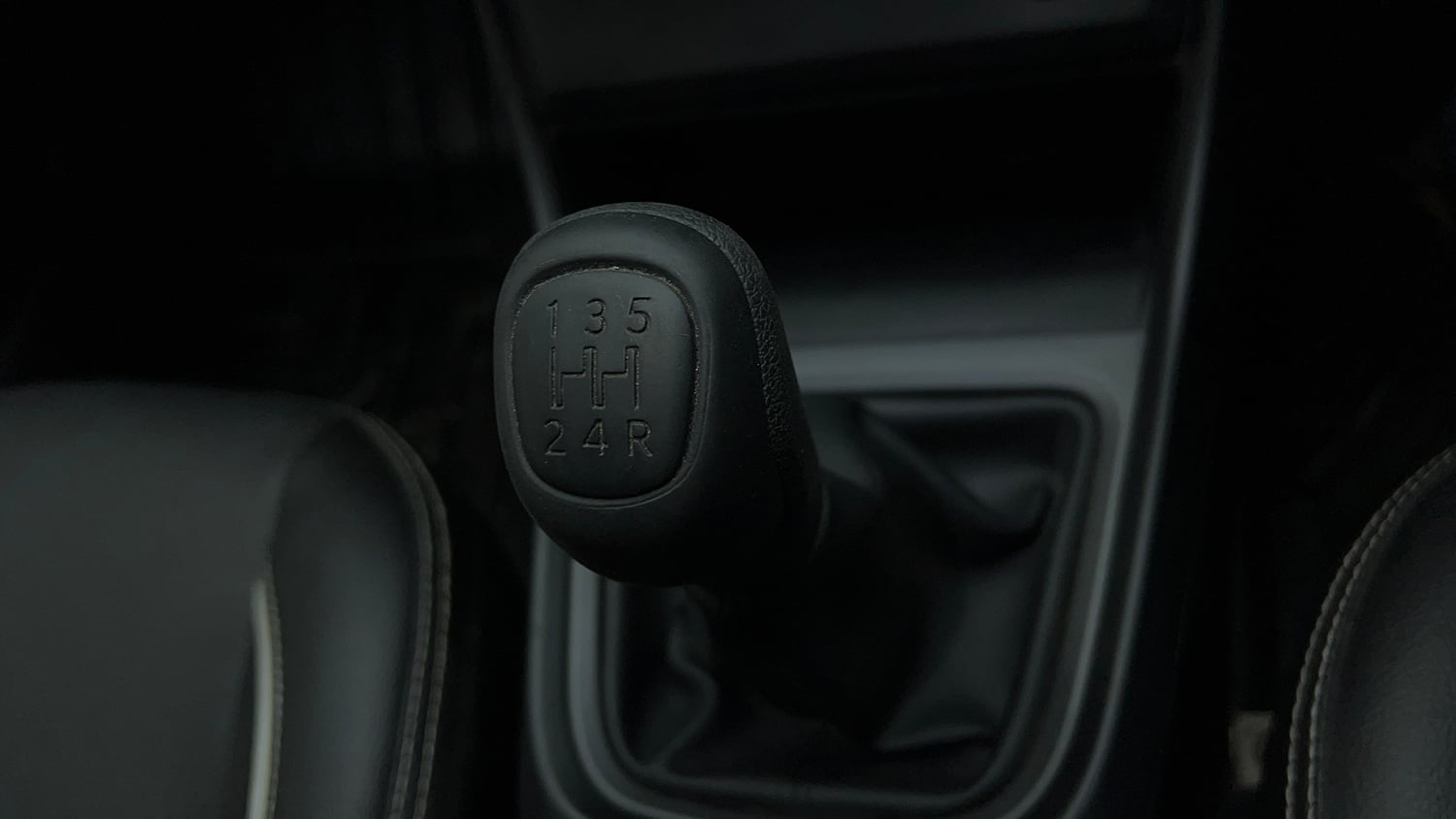 Used 2022 Tata Altroz XE Petrol Petrol Manual interior GEAR  KNOB VIEW