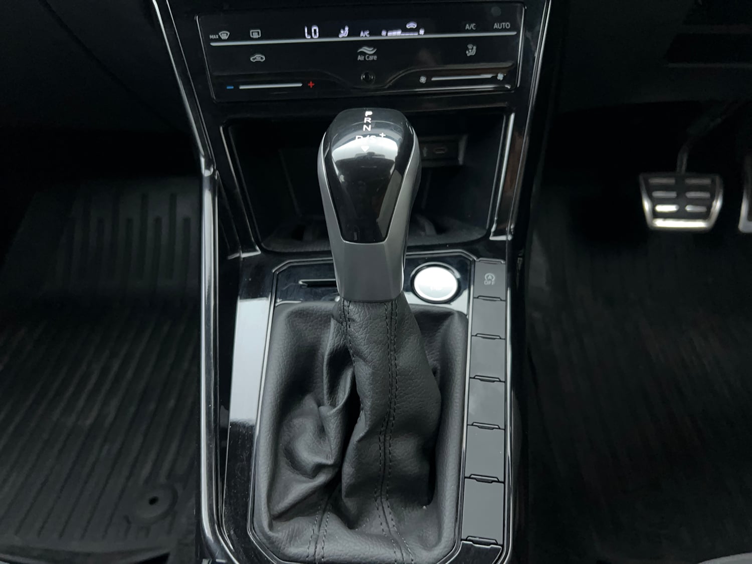 Used 2025 Volkswagen Virtus GT Line 1.0 TSI AT Petrol Automatic interior GEAR  KNOB VIEW