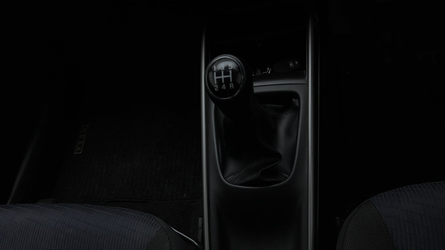 Used 2021 Maruti Suzuki Baleno Zeta Petrol Manual interior GEAR  KNOB VIEW