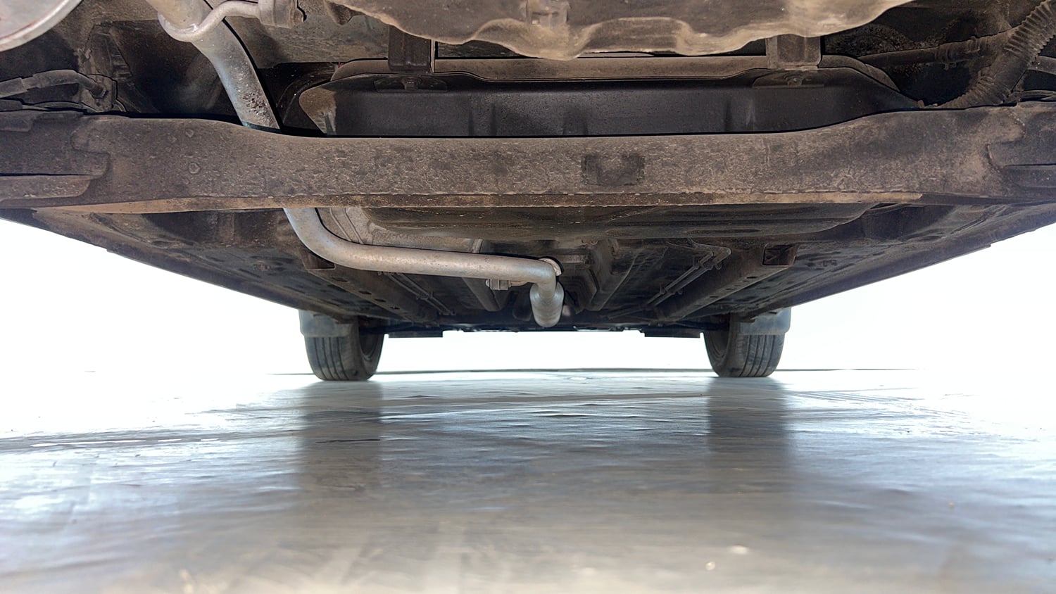 Used 2022 Nissan Magnite XV Turbo CVT Petrol Automatic extra REAR UNDERBODY VIEW (TAKEN FROM REAR)