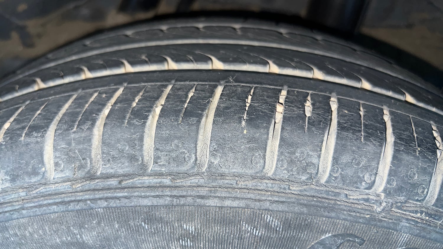 Used 2022 Honda City 4th Generation V Petrol Petrol Manual tyres LEFT REAR TYRE TREAD VIEW