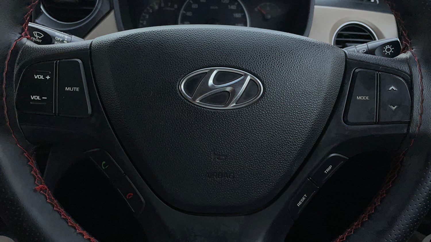Used 2016 Hyundai Grand i10 Sportz 1.2 Kappa VTVT Petrol Manual top_features Airbags