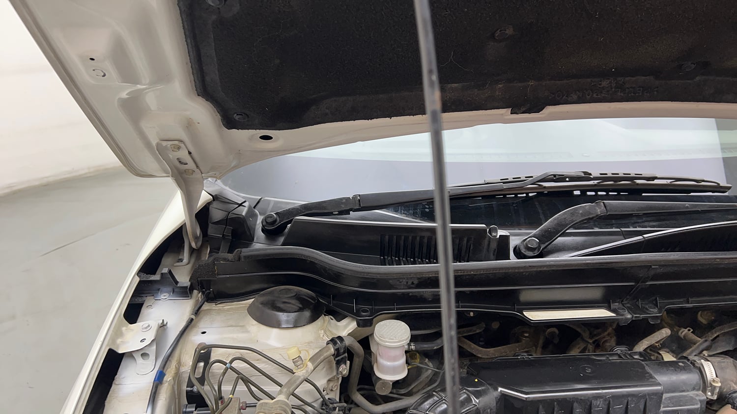 Used 2022 maruti-suzuki Vitara Brezza ZXi Petrol Manual engine ENGINE RIGHT SIDE HINGE & APRON VIEW