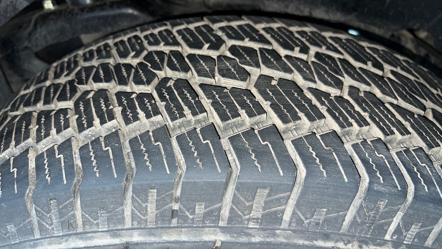 Used 2025 Mahindra Thar Roxx AX7 L Diesel AT 2WD Diesel Automatic tyres LEFT REAR TYRE TREAD VIEW