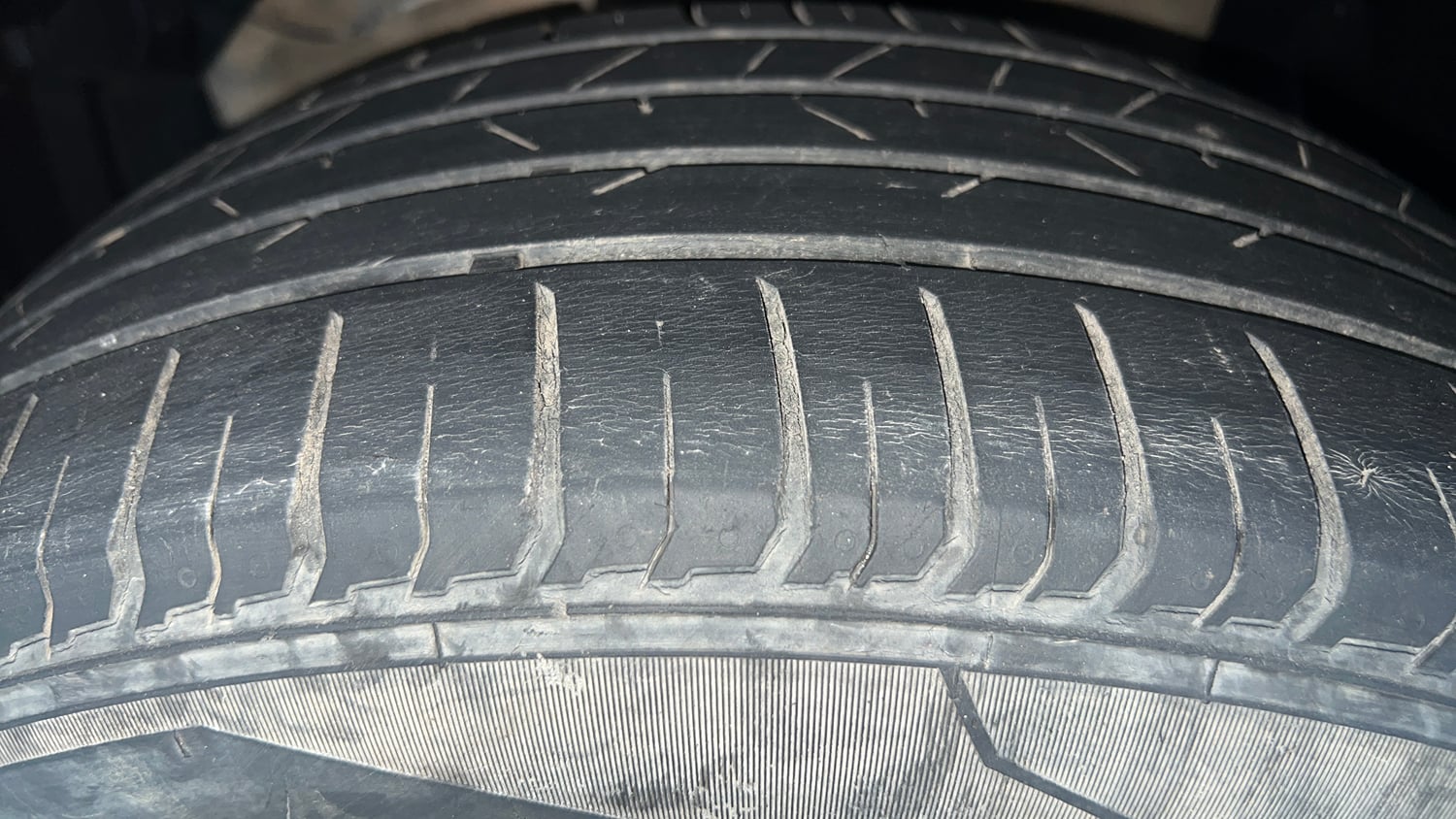 Used 2018 Maruti Suzuki S-Cross Zeta 1.3 Diesel Manual tyres LEFT FRONT TYRE TREAD VIEW