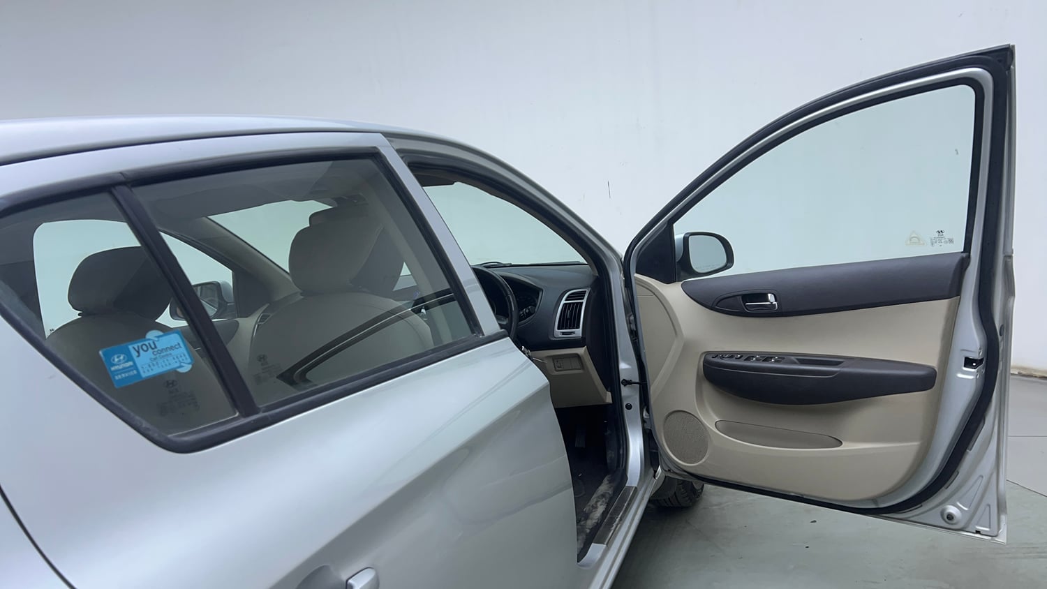 Used 2014 Hyundai i20 Sportz 1.2 Petrol Manual interior RIGHT FRONT DOOR OPEN VIEW