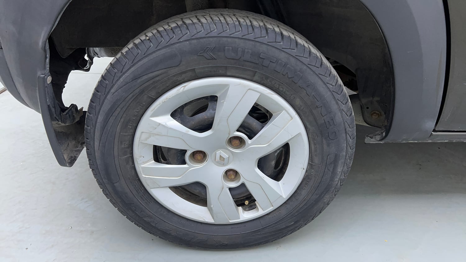 Used 2018 Renault Kwid 1.0 RXT AMT Opt Petrol Automatic tyres RIGHT REAR TYRE RIM VIEW