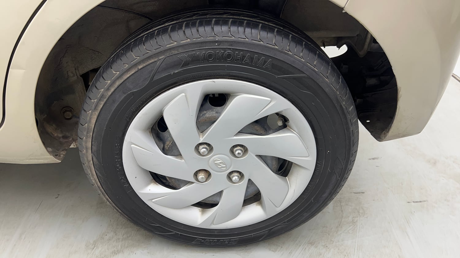 Used 2020 Hyundai Santro Asta Petrol Manual tyres LEFT REAR TYRE RIM VIEW
