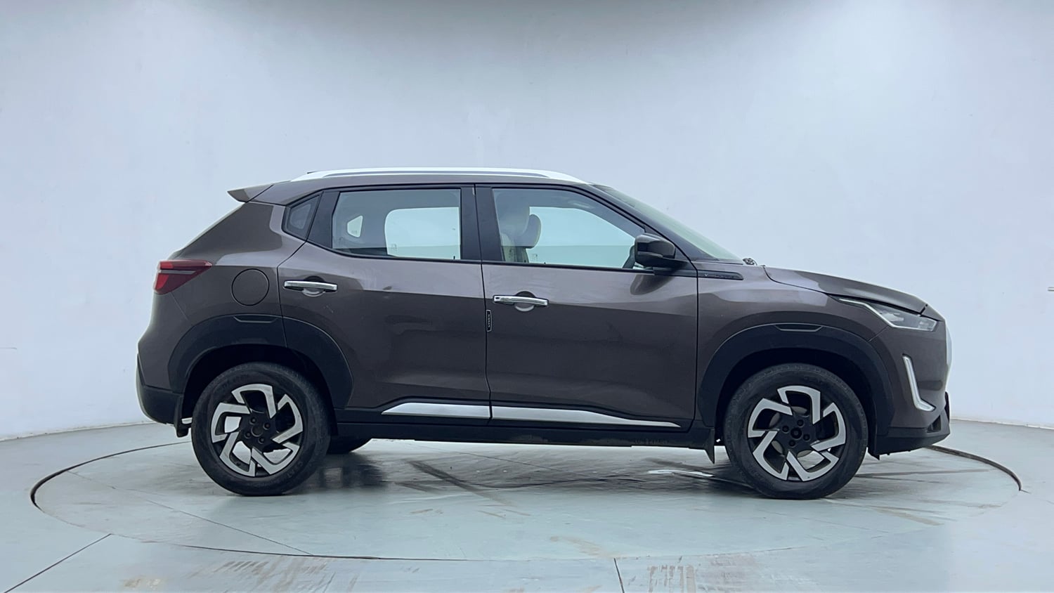Used 2022 Nissan Magnite XV Turbo CVT Petrol Automatic exterior RIGHT SIDE VIEW