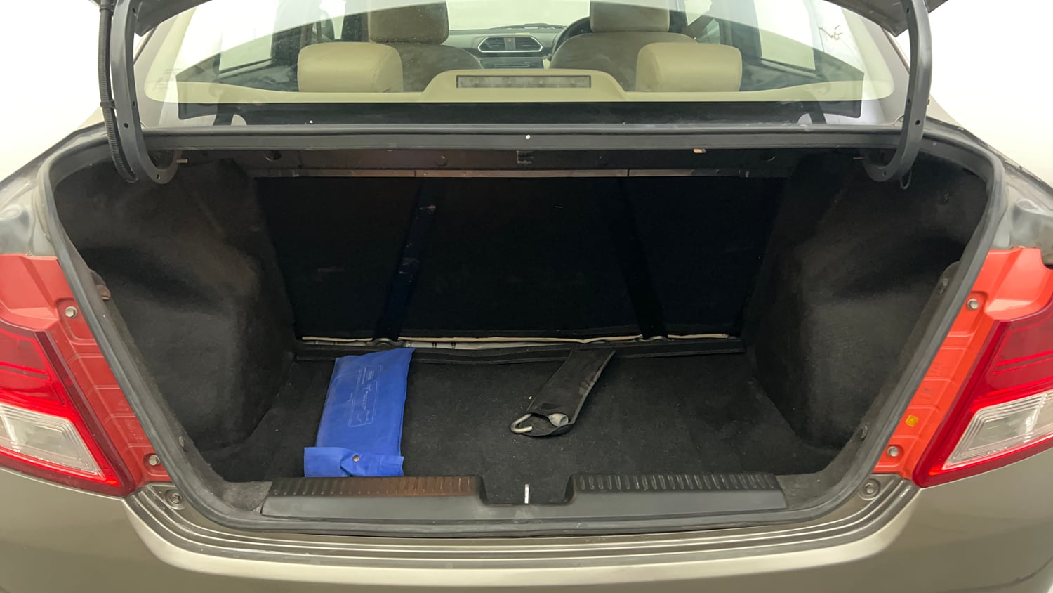 Used 2018 Maruti Suzuki Dzire VDi AMT Diesel Automatic interior DICKY INSIDE VIEW