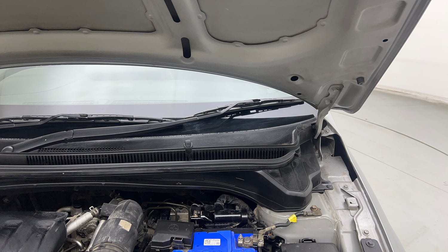 Used 2020 Hyundai New i20 Asta (O) 1.0 Turbo DCT Petrol Automatic engine ENGINE LEFT SIDE HINGE & APRON VIEW