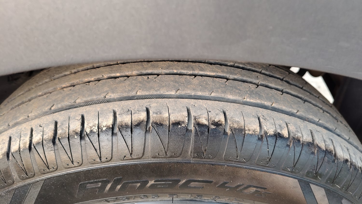 Used 2019 Tata Tiago Revotron XZ Plus Petrol Manual tyres LEFT REAR TYRE TREAD VIEW
