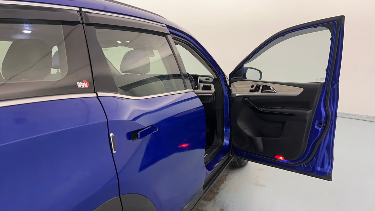 Used 2021 Mahindra XUV700 AX 7 Petrol AT Luxury Pack 7 STR Petrol Automatic interior RIGHT FRONT DOOR OPEN VIEW