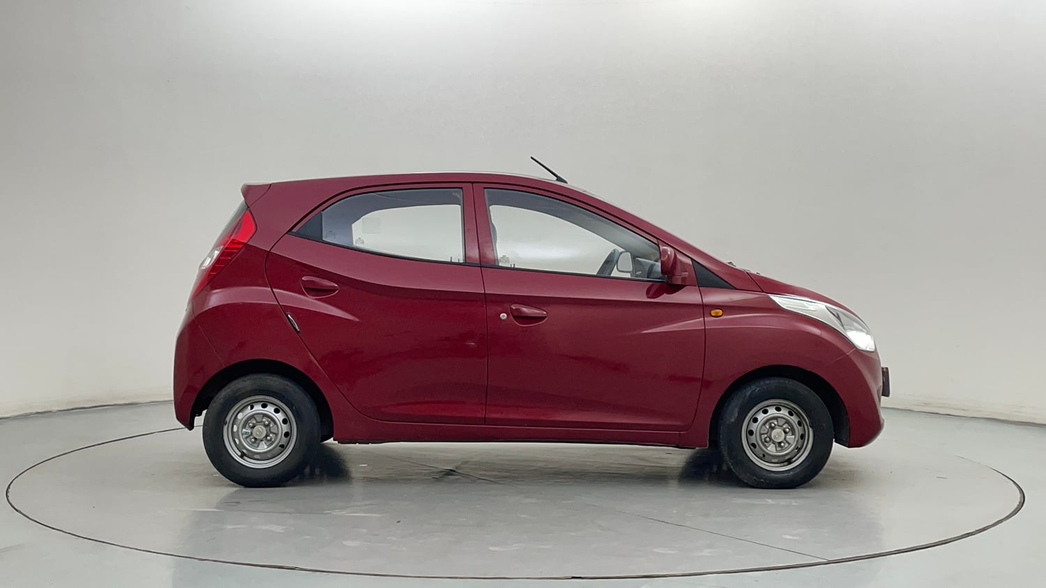 Used 2016 Hyundai Eon D-Lite + Petrol Manual exterior RIGHT SIDE VIEW