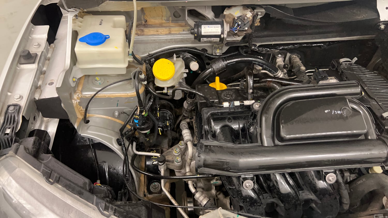 Used 2022 Renault Kwid CLIMBER AMT Petrol Automatic engine ENGINE RIGHT SIDE VIEW