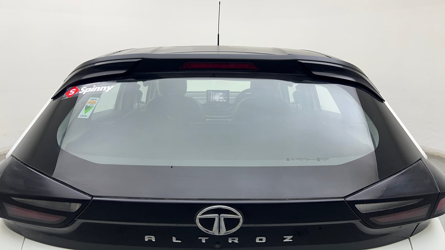 Used 2022 Tata Altroz XE Petrol Petrol Manual exterior BACK WINDSHIELD VIEW