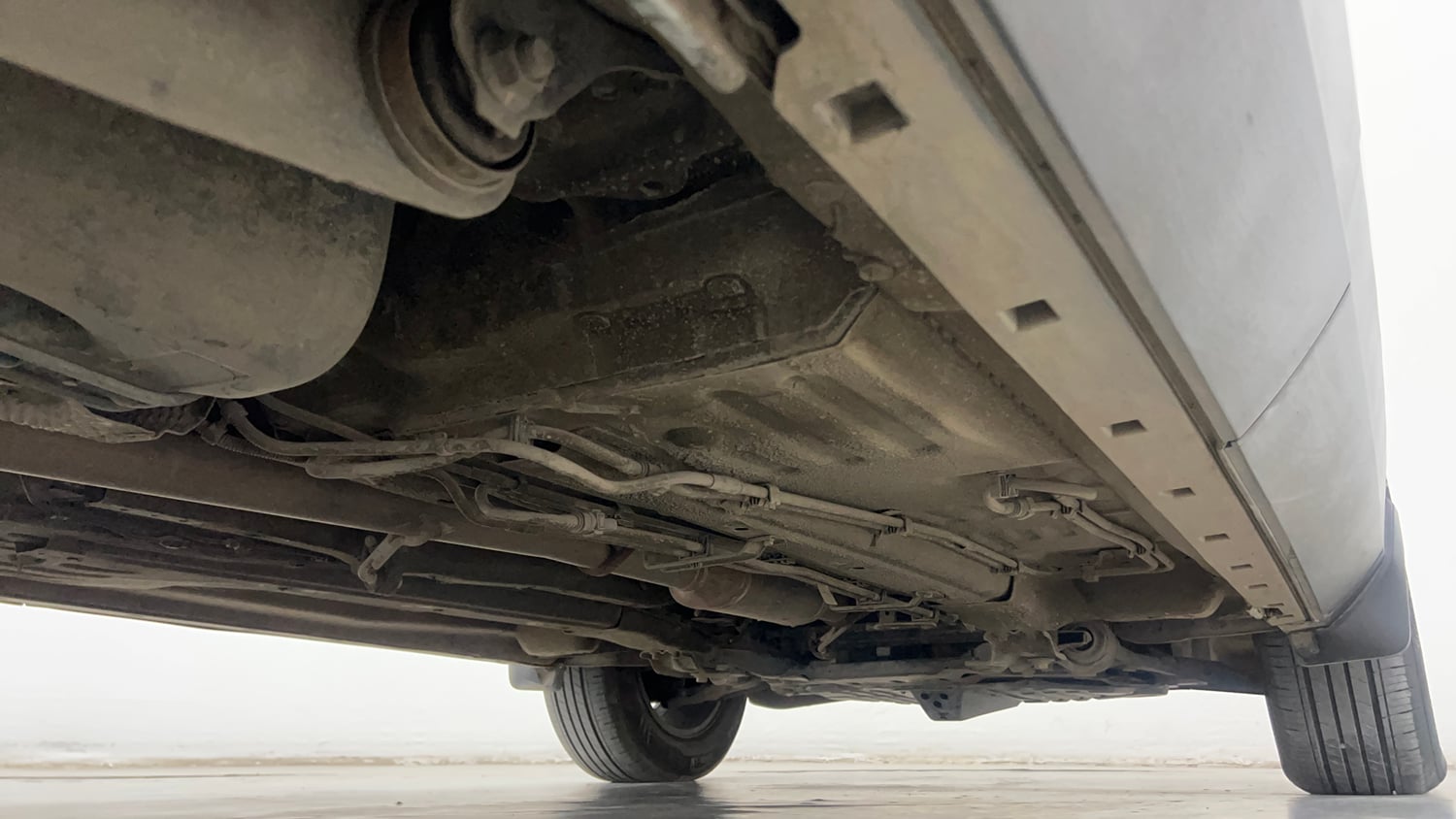 Used 2023 Tata Harrier XZA Plus Dual Tone Diesel Automatic extra REAR RIGHT UNDERBODY VIEW