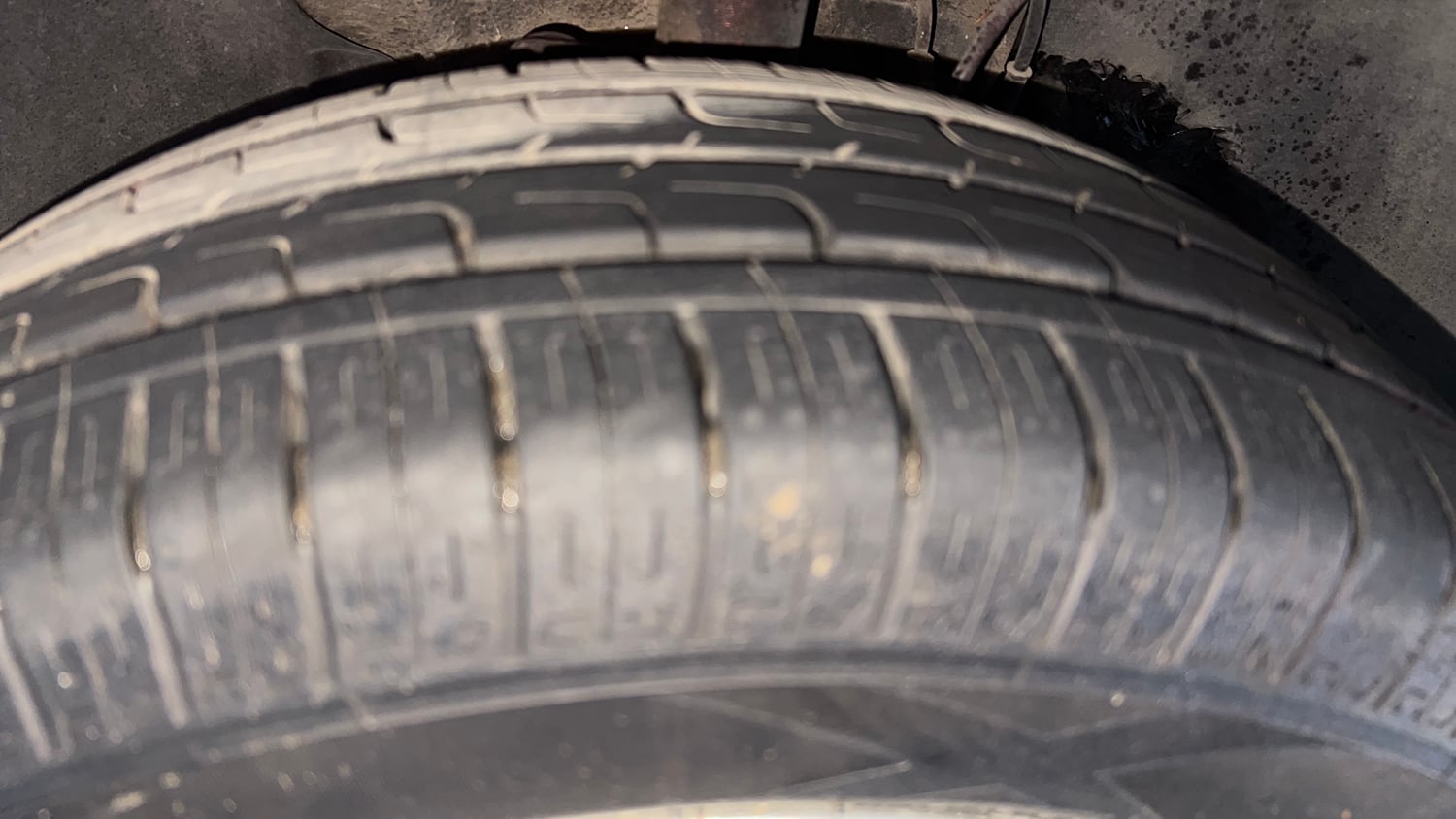 Used 2018 Tata Tiago Revotron XZA Petrol Automatic tyres RIGHT FRONT TYRE TREAD VIEW
