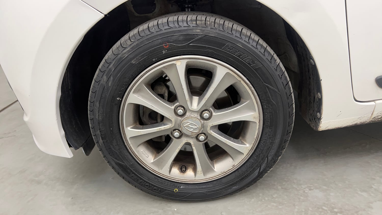 Used 2016 Hyundai Grand i10 Asta 1.2 Kappa VTVT (O) Petrol Manual tyres LEFT FRONT TYRE RIM VIEW