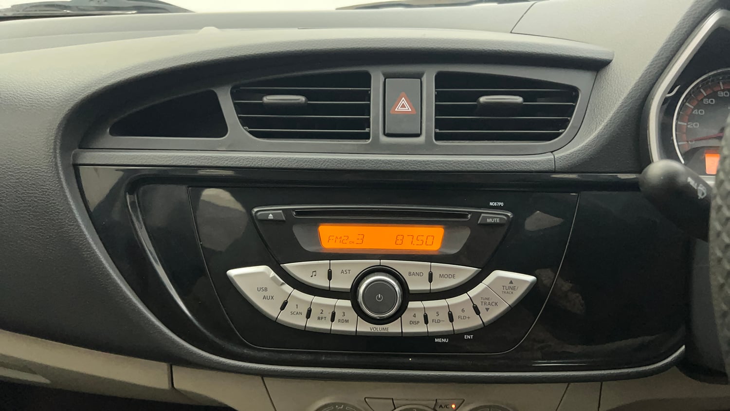 Used 2016 Maruti Suzuki Alto K10 VXi Petrol Manual top_features Integrated (in-dash) music system