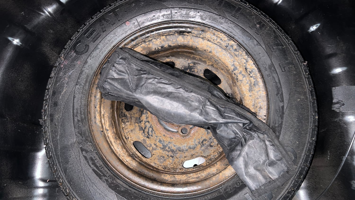Used 2016 Renault Kwid RXT Petrol Manual tyres SPARE TYRE VIEW
