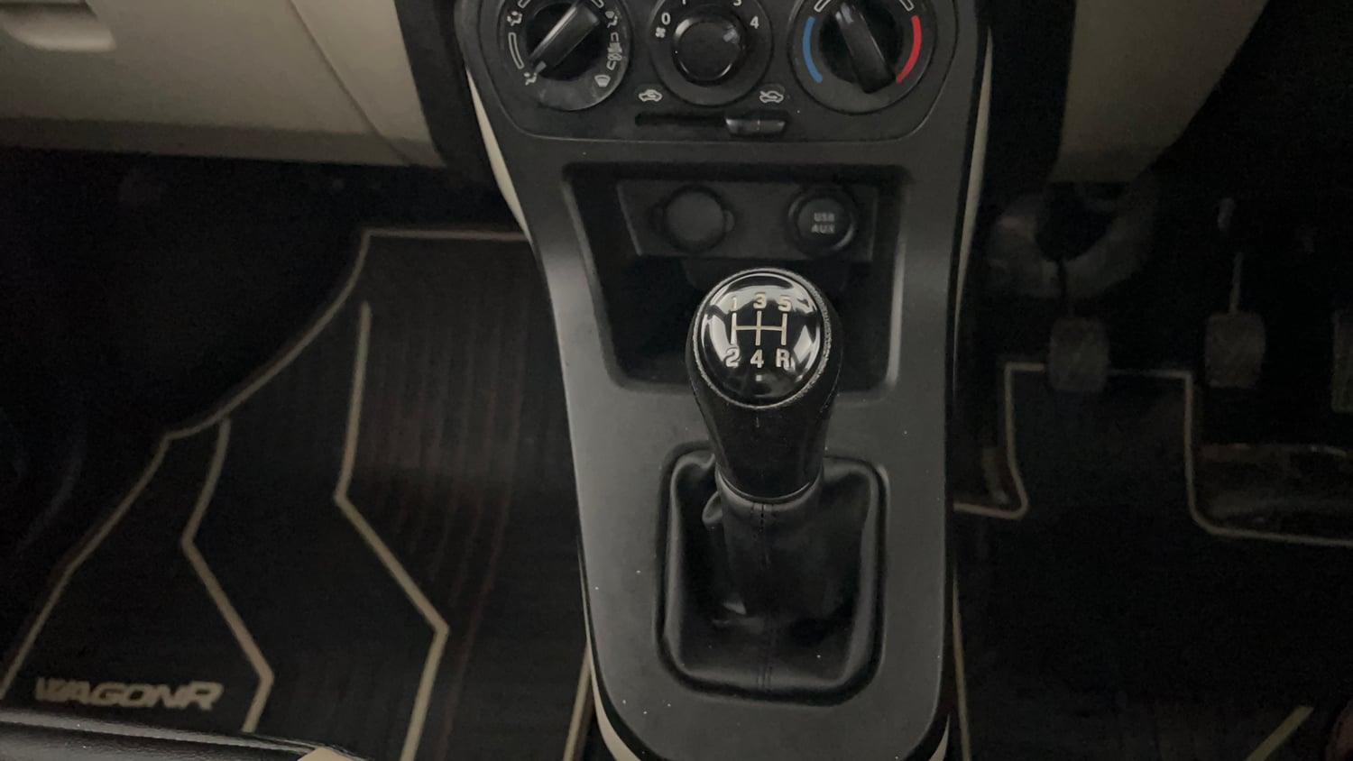 Used 2023 Maruti Suzuki Wagon R ZXI Plus 1.2 Petrol Manual interior GEAR  KNOB VIEW