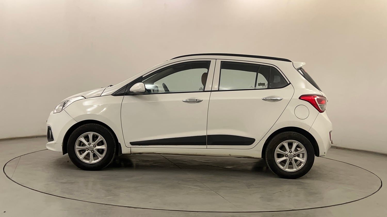 Used 2015 Hyundai Grand i10 Asta AT 1.2 Kappa VTVT Petrol Automatic exterior LEFT SIDE VIEW