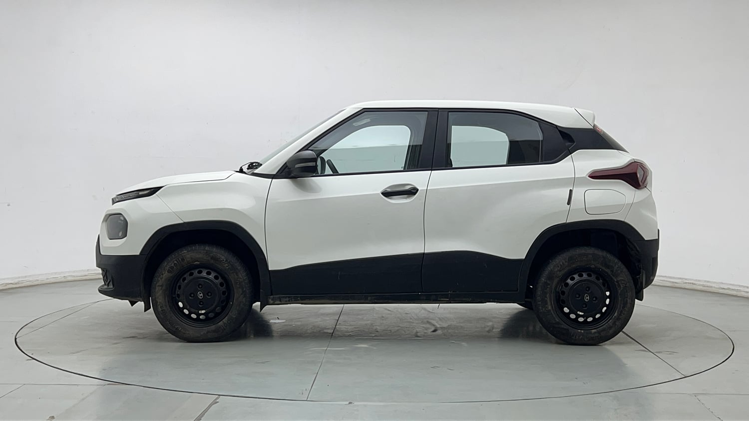 Used 2024 Tata Punch Pure MT Petrol Manual exterior LEFT SIDE VIEW