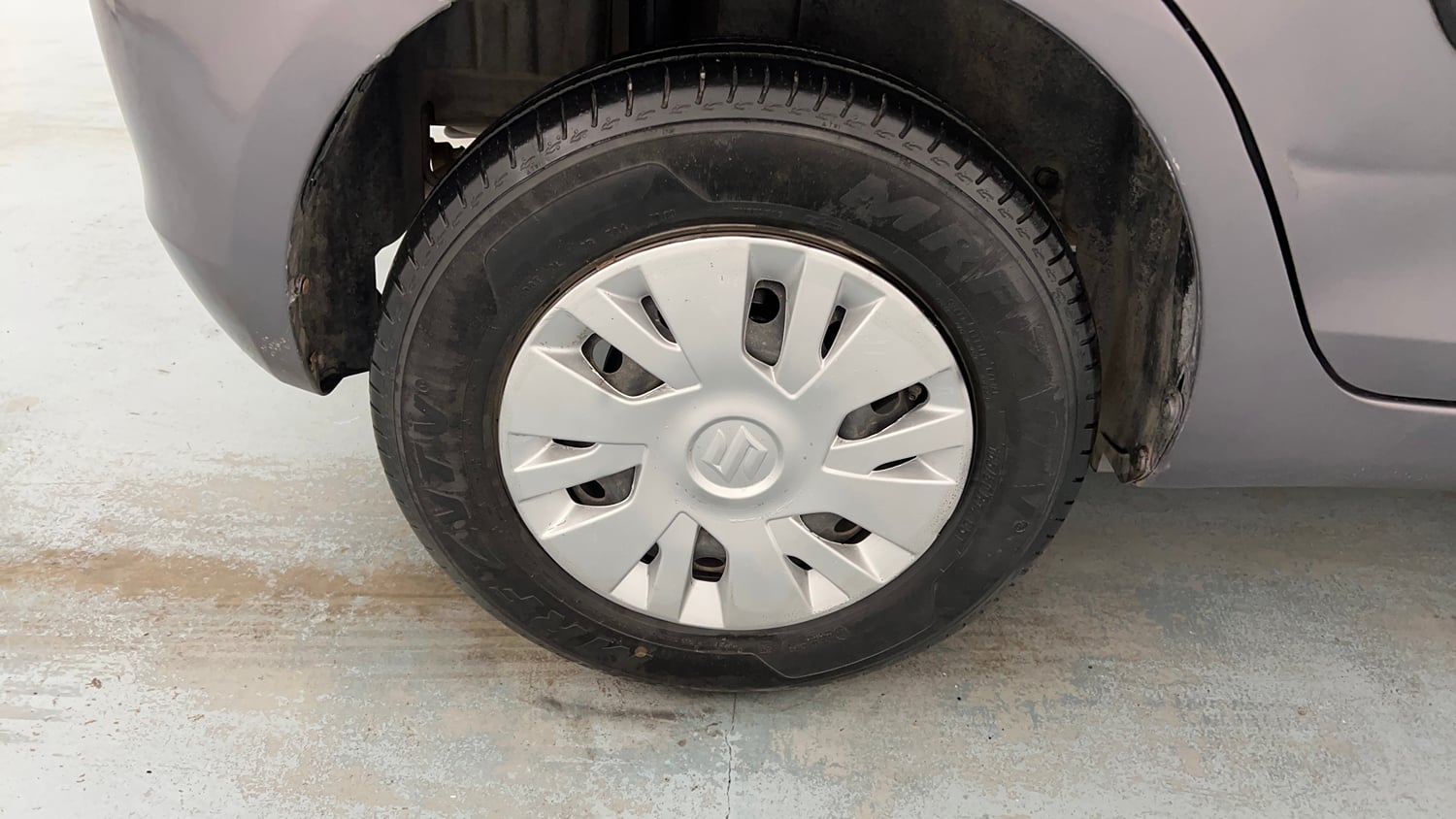 Used 2013 Maruti Suzuki Swift VXi Petrol Manual tyres RIGHT REAR TYRE RIM VIEW