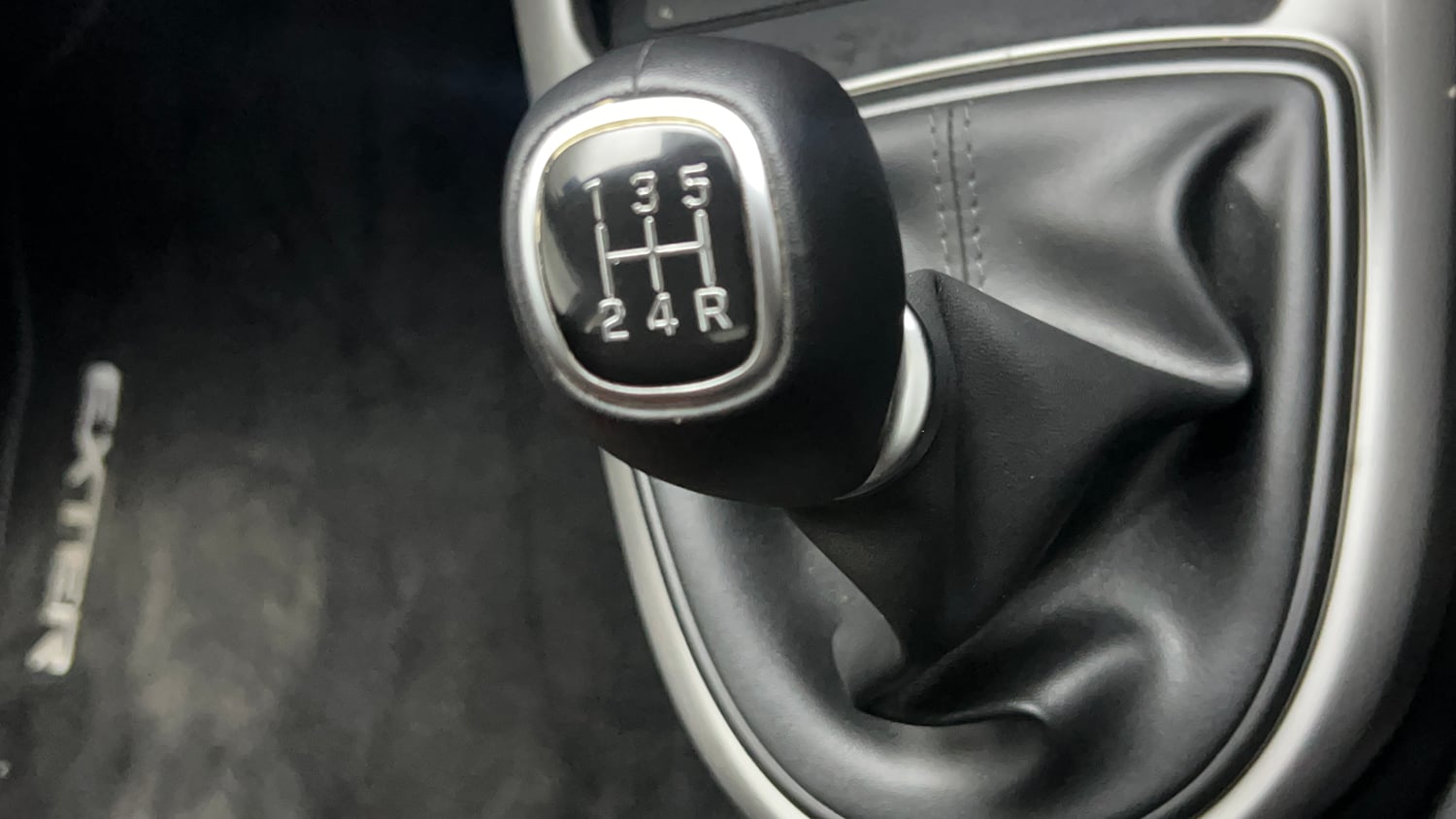 Used 2023 Hyundai Exter SX (O) 1.2 MT Petrol Manual interior GEAR  KNOB VIEW